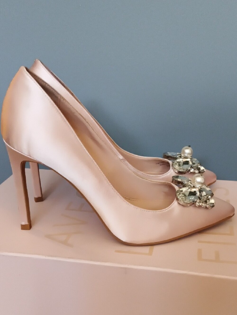 Avec Les Filles Blush Pink Jeweled Toe Pumps Gorgeous 7